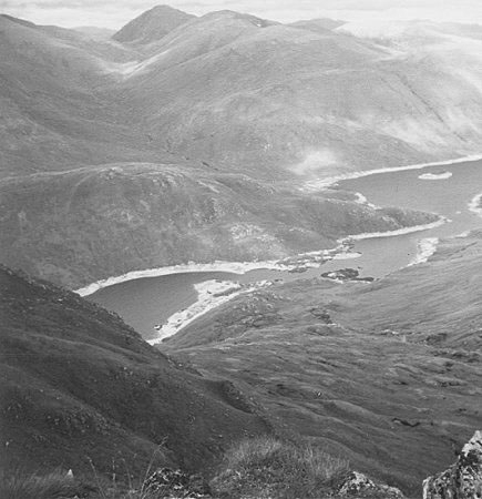 File:Loch mullardoch.jpg